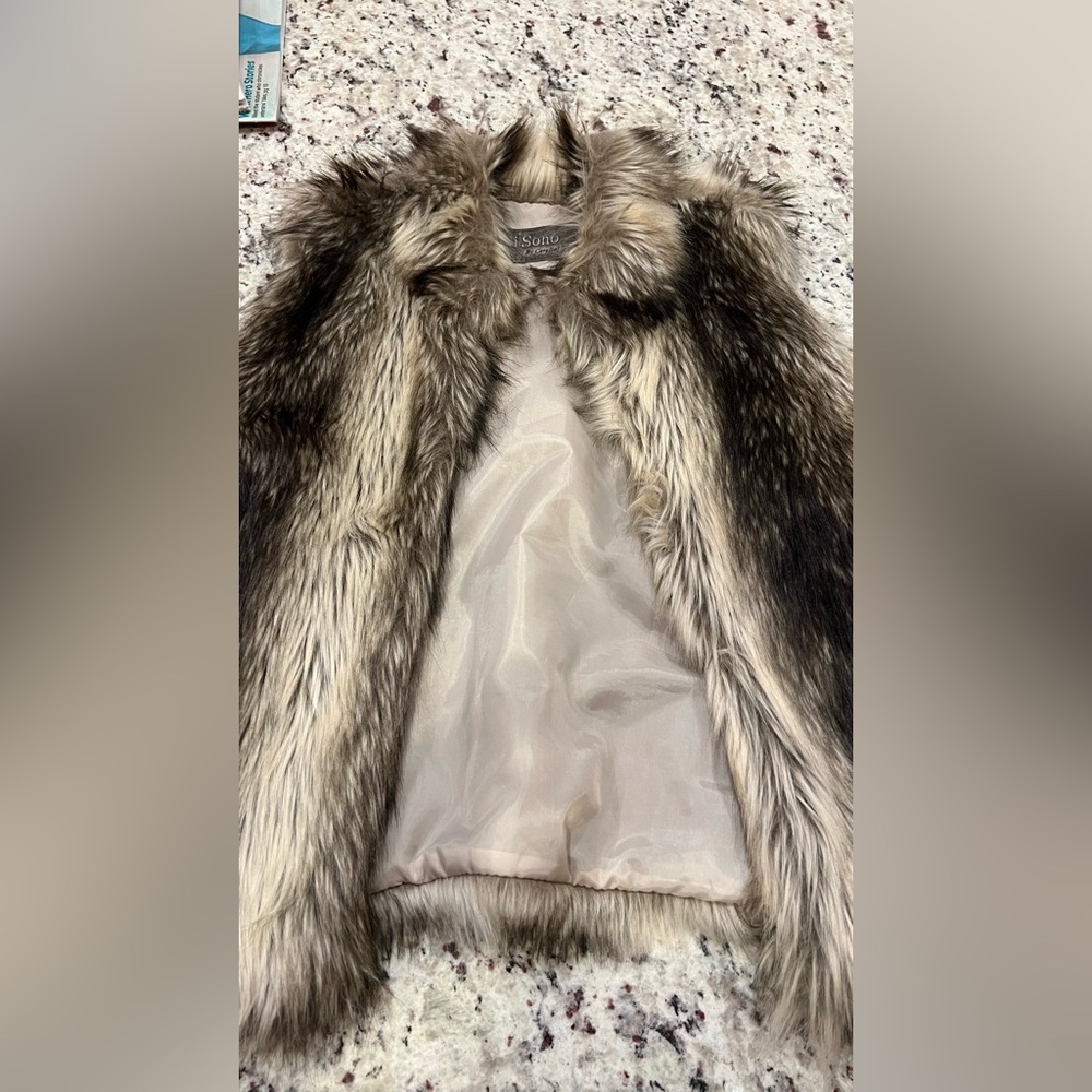 Ci Sono Faux Fur Vest by Cavalini - Picture 7 of 8